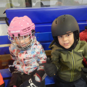 1. lekce Školičky bruslení 2025 - Sluníčko, Pampeliška a Lesňáčci