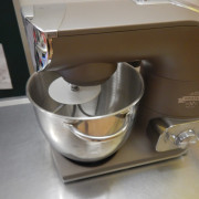 Berušky - Pečení bábovky s robotem