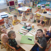 Berušky - Pečení jablečného štrůdlu