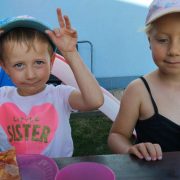 Mravenečci  - Divadlo, pohádková stezka a spaní ve školce