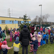 Pampeliška a LMŠ - Zdobení stromečku