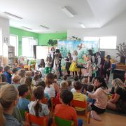Písničkový pořad ve Sluníčku - hrají a tančí děti ze ZUŠ Velké Popovice