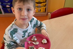 1bf8f4b8-e626-4109-a812-7d7673381184