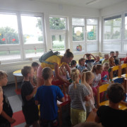 Včeličky a Berušky v ZŠ Sulice - divadelní představení Perníková chaloupka